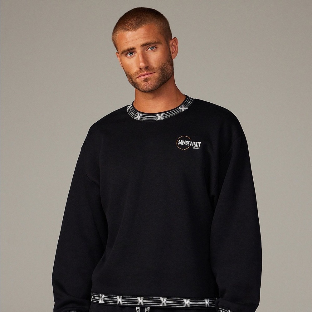 Savage X Fenty ESSENTIAL SCOPE LOGO-TRIM SWEATSHIRT - Picture 6 of 16